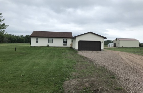 Sault Ste. Marie House | Cozy Toots’s Country Home 3 bedroom 2 bath home centrally located!