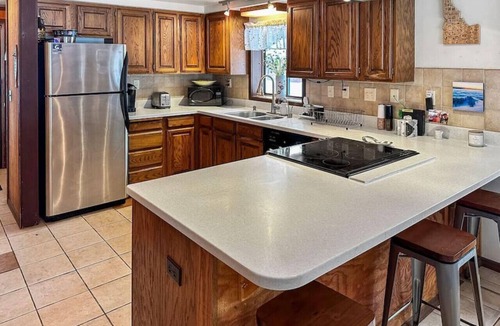 Wagon Wheel Cabin | Cozy Two Bedroom Cabin In Donnelly