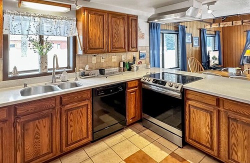 Wagon Wheel Cabin | Cozy Two Bedroom Cabin In Donnelly