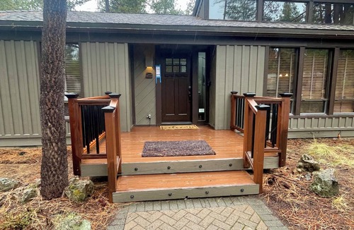 Sunriver Cabin | Cozy, updated Sunriver cabin close to Village with hot tub!