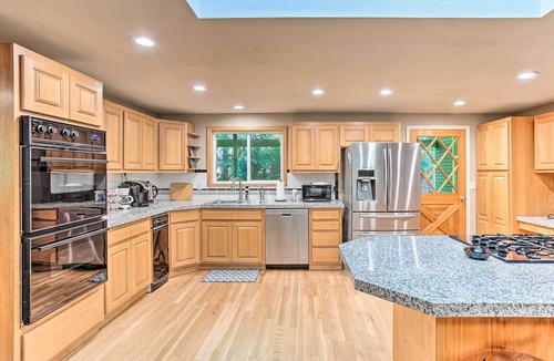 University Place House | Cozy Washington Escape Near Hiking & Golfing!