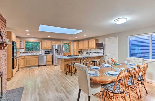 University Place House | Cozy Washington Escape Near Hiking & Golfing!