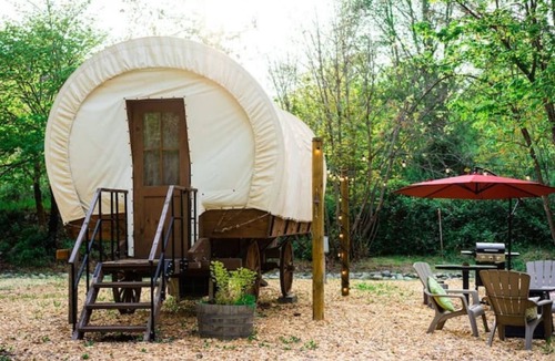 Murphy House | Cozy Wild West Covered Wagon next to River
