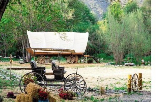 Murphy House | Cozy Wild West Covered Wagon next to River