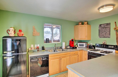 Winchester Cabin | Cozy Winchester Lake Cabin: Hunting/Fishing Haven!