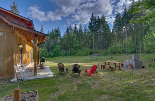 White Salmon Cabin | Cozy woodland cabin in a peaceful location with forested views