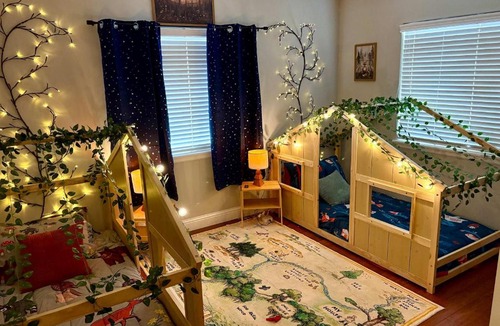 Coeur d'Alene House | Cozy Woodland Family Cabin With Private Deck Fenced Yard
