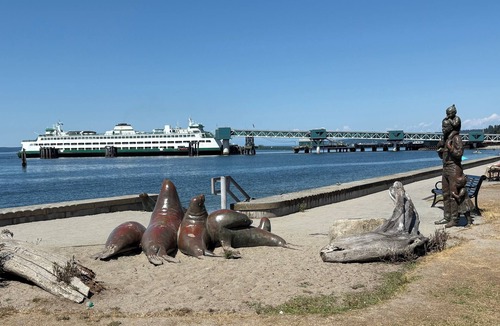Woodway Apartment | Cozy Work or Play ADU in Edmonds