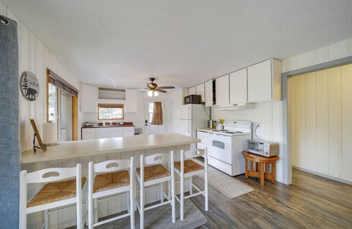 Worley Cabin | Cozy Worley Cabin w/Lake Access + Gas Grill!