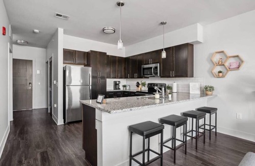 Indianapolis Apartment | Cozysuites Upscale 2BR near Fashion Mall