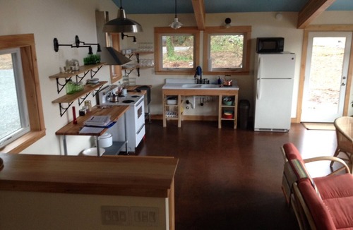 Deming House | Craftsman Guesthouse/Private/Wooded acreage/Hike, Bike, Ski, Read, Relax