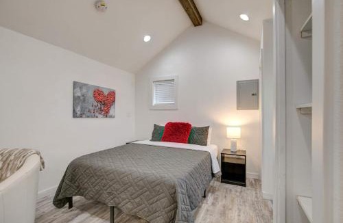 Grayland House | Cranberry Cottage Studio by the Sea w fireplace