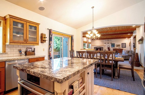 Hailey House | Cranbrook Cottage - Family Home + Hot Tub + Pool Table