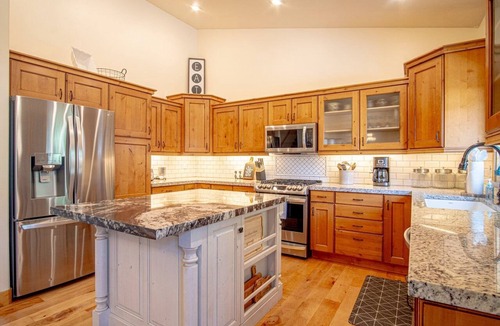 Hailey House | Cranbrook Cottage - Family Home + Hot Tub + Pool Table