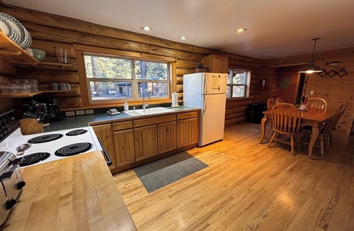 Chiloquin Cabin | Crater Lake Adventure Basecamp: Riverside Log Cabin Getaway