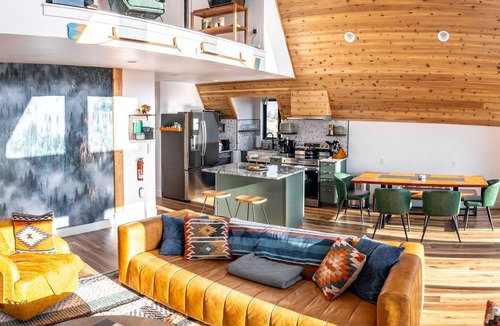 Chiloquin Cabin | Crater Lake Aframe-GameRoom-Theater-Hot Tub-Views