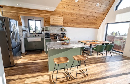 Chiloquin Cabin | Crater Lake Aframe-GameRoom-Theater-Hot Tub-Views