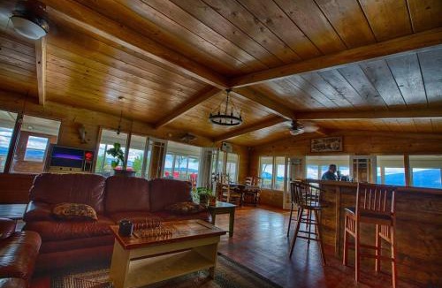Rocky Point Resort | Crater Lake Gateway-Rocky Point Resort