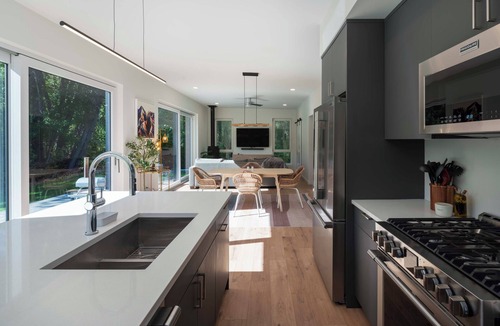 Hailey House | Creekside 2-bedroom cottage mid-valley
