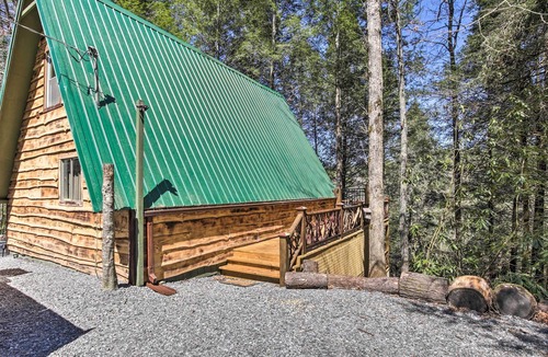 Cashes Valley Cabin | Creekside Blue Ridge Cabin w/ Decks & Grill!