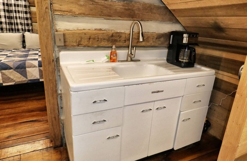 Killen Cabin | Creekside Cabin Getaway - Only 10 Miles from Downtown Florence