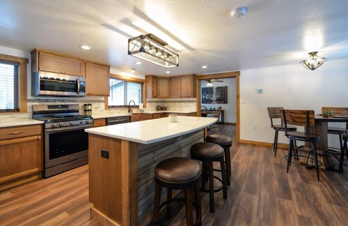 Coeur d'Alene House | Creekside Cabin near Lake Coeur d'Alene | Pet-friendly retreat