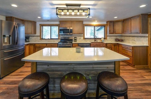 Coeur d'Alene House | Creekside Cabin near Lake Coeur d'Alene | Pet-friendly retreat