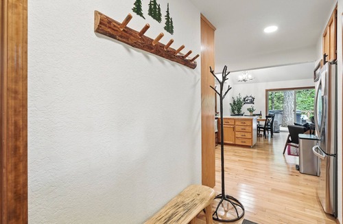 Rhododendron Cabin | Creekside Mt Hood Cabin - Hot Tub, Fireplace & River Access