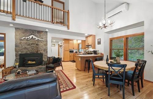 Rhododendron Cabin | Creekside Mt Hood Cabin - Hot Tub, Fireplace & River Access
