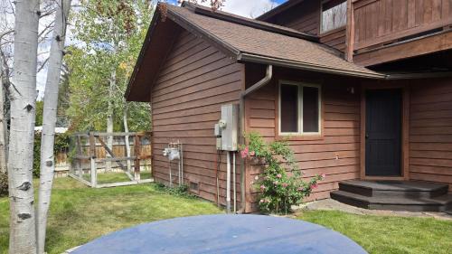 Hailey House | Creekside on Quigley - 3BD Private Home on trails + Hot Tub