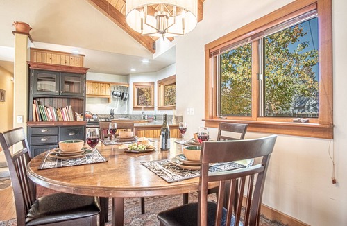 Hailey House | Creekside on Quigley - 3BD Private Home on trails + Hot Tub