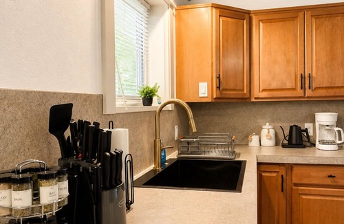 Eagle Point House | Creekside Retreat House in Eagle Point