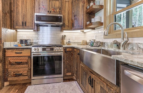 Dial Cabin | Creekside Solace by Mountain Oasis | Near Aska Adventure Area w/Toccoa River Access