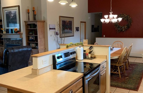 Florence House | Creekside Tranquility Peaceful, Spacious Montana Home Near Missoula -20 Min