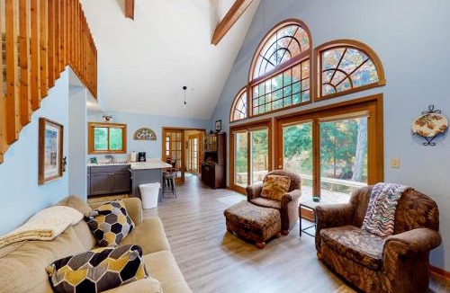 Glen Arbor House | Creeping Snails