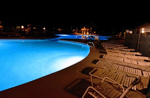 Quincy Condo | Crescent Bar Condo near The Gorge, Boating & Golf. Sleeps 8. AMAZING Pool.