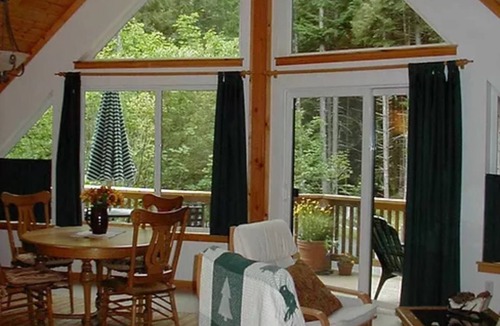 Enumclaw Apartment | Crystal Carriage House- in Greenwood, sleeps up to 4