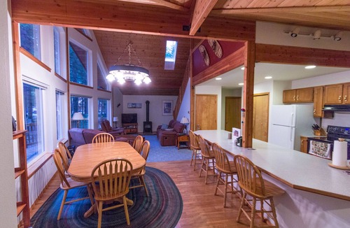 Enumclaw Cabin | Crystal Mountain Chalet