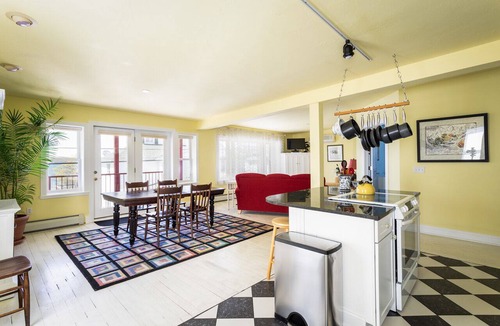 Beulah Apartment | Crystal View, Suite 3