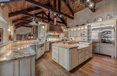 Hope Apartment | Curated Retreat w/Dock, Spa Suites & Chef’s Kitchen
