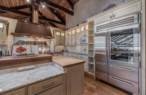 Hope Apartment | Curated Retreat w/Dock, Spa Suites & Chef’s Kitchen