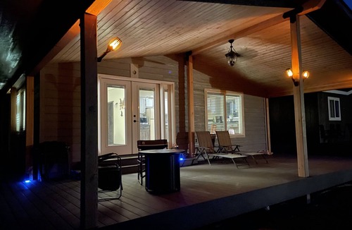 Republic Cabin | Curlew Lake view with shared parkingdock and boat launch