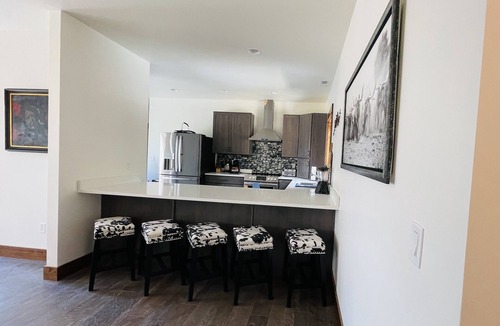 Gardiner House | Custom 4 Bedroom Suite at Yellowstone Park. Three Decks w/stunning views & BBQ!