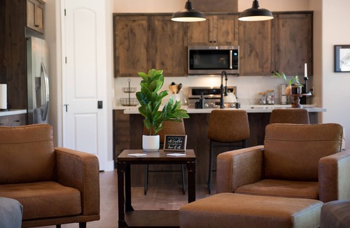 Williams House | Custom 4bd Mountain & Golf Retreat, Sleeps 8, A/C, Close to All Key Attractions