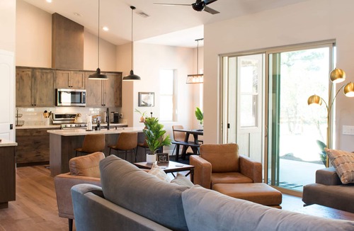 Williams House | Custom 4bd Mountain & Golf Retreat, Sleeps 8, A/C, Close to All Key Attractions