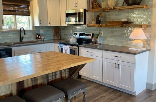 Donnelly House | Custom Built Cabin/House Surrounded by Gorgeous Views in Serene Donnelly