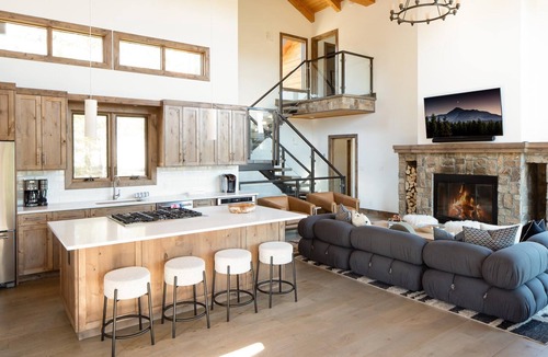 Spanish Peaks House | Custom-Built Cabin in Spanish Peaks with Beautiful Views
