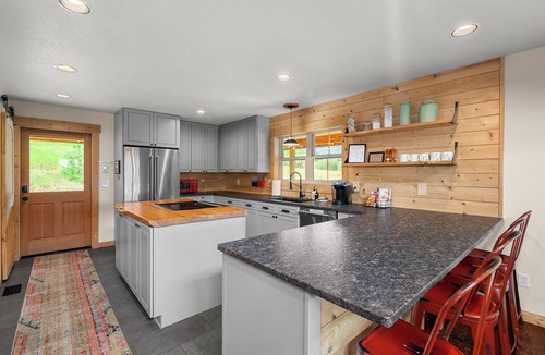 Leavenworth House | Custom built home on 5 private acres, unobstructed views, and a hot tub.