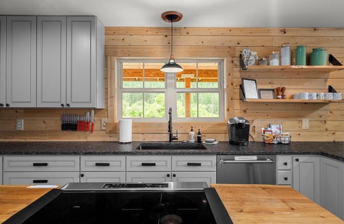 Leavenworth House | Custom built home on 5 private acres, unobstructed views, and a hot tub.