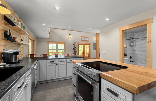 Leavenworth House | Custom built home on 5 private acres, unobstructed views, and a hot tub.